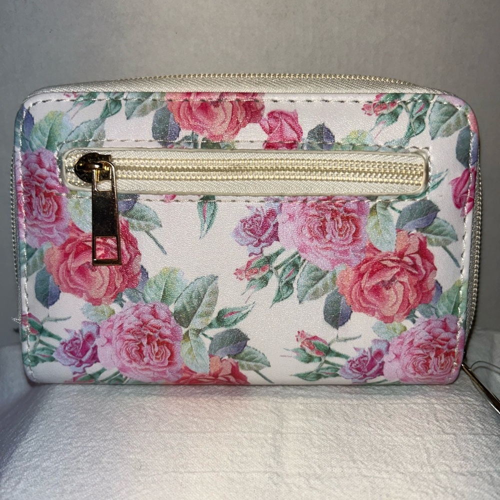Old East Main Co White Floral Rose Women's Wallet Gold Zipper Pulls